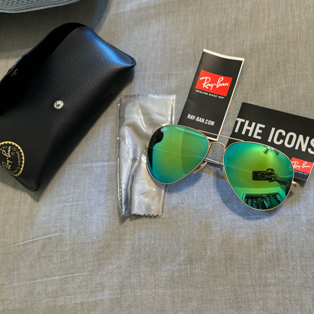 Aviator ray bans - brand new.